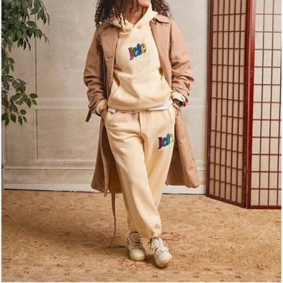 Jefe by Jefe Women's Heavyweight Graphic Streetwear Sweat Set in Ivory Medium - Picture 2 of 13